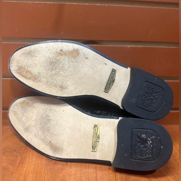 Stacy Adams Black Leather Loafers with Crocodile Embossed Design - Picture 8 of 11